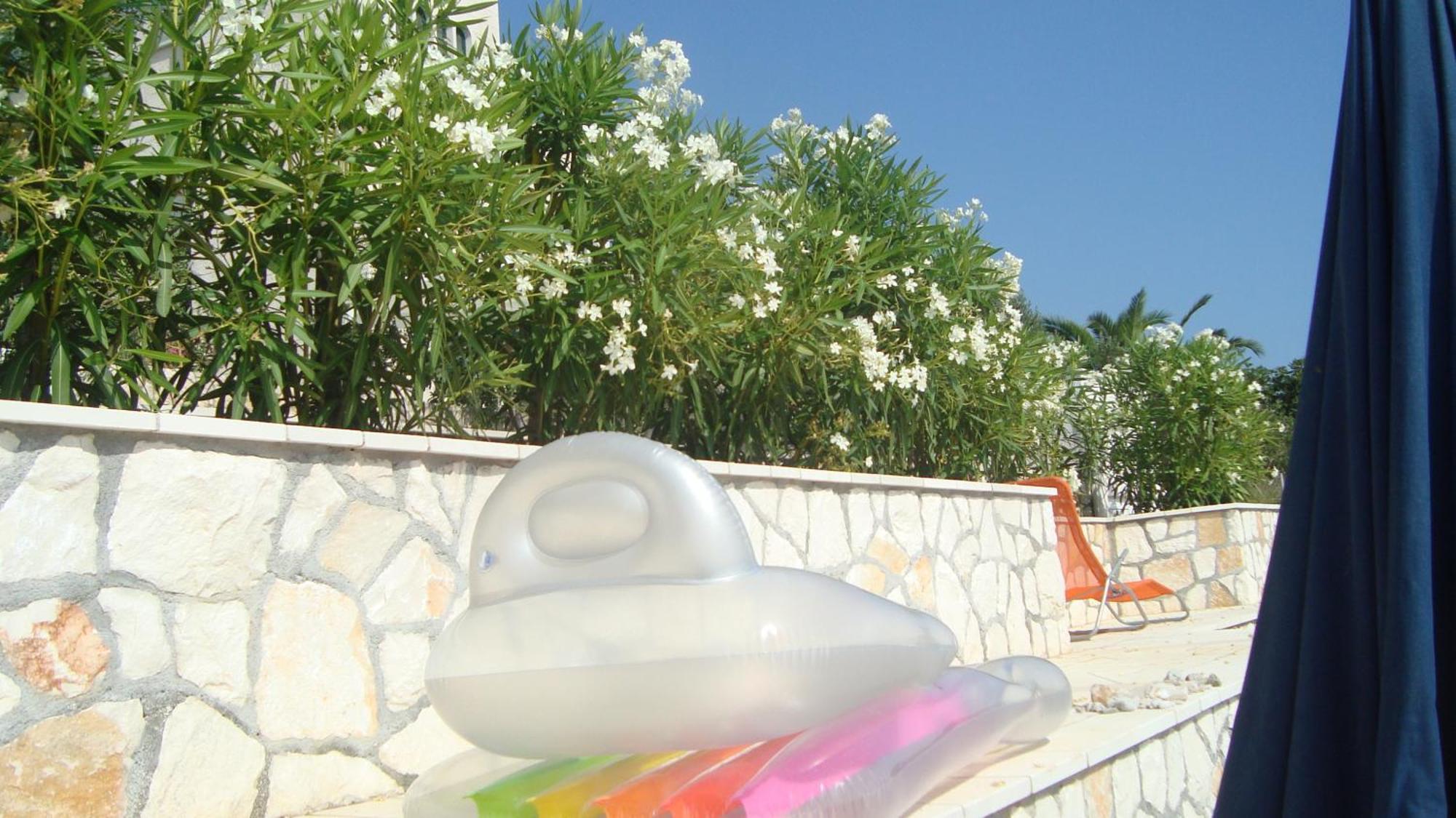 Apartments Niana With Heated Seawater Swimingpool Округ-Доньи Экстерьер фото